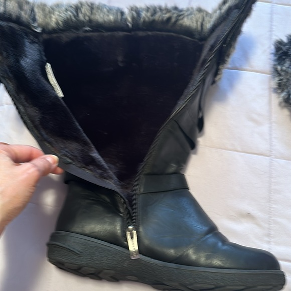 Comfy Moda Canada winter boots. - Picture 7 of 10